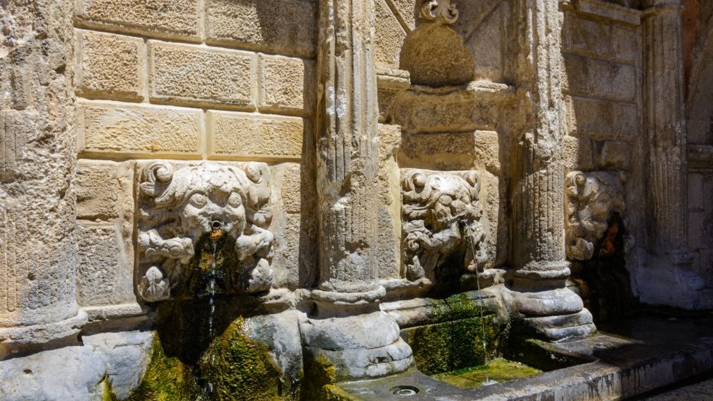 antiker römischer Springbrunnen